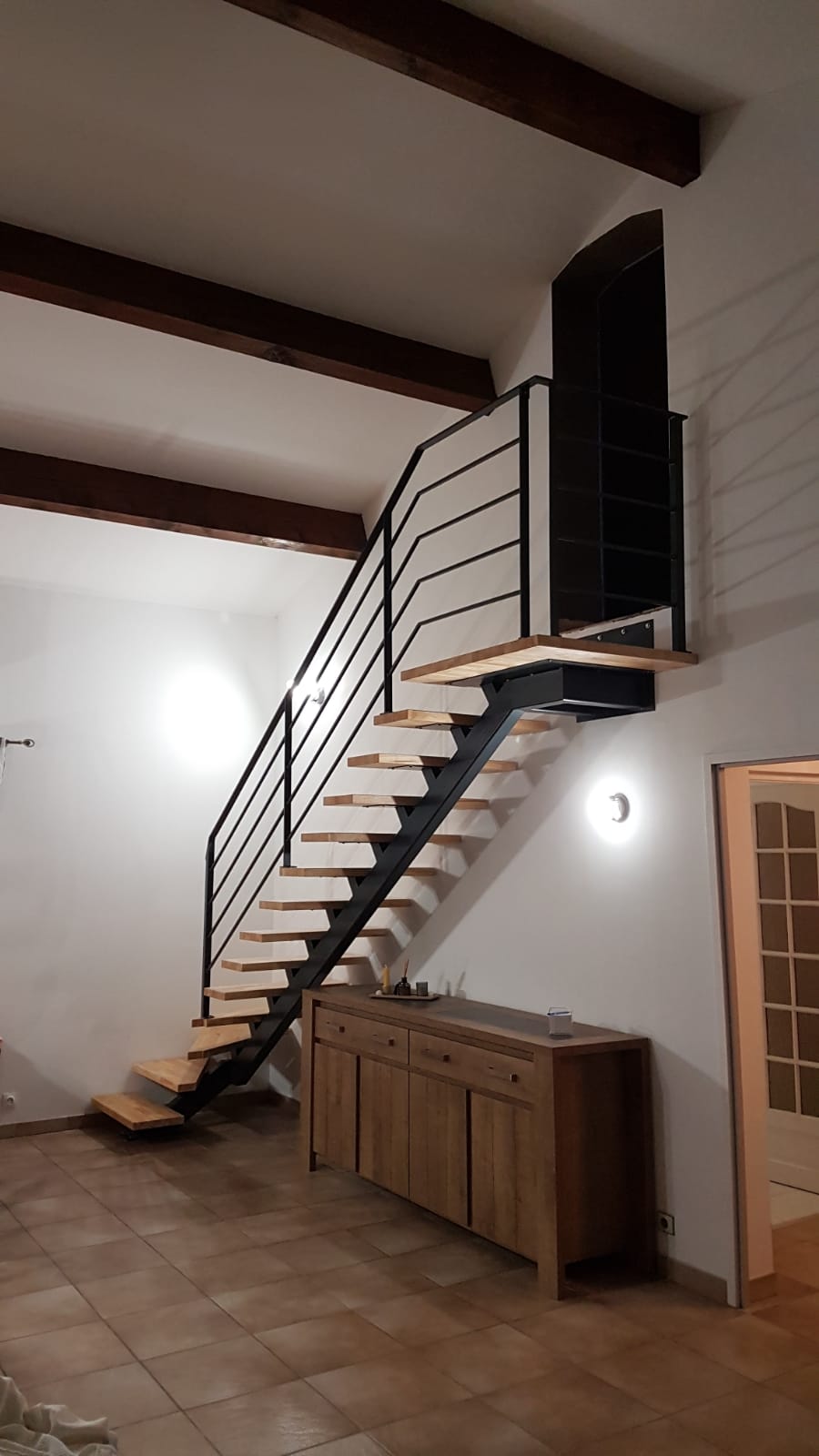 Rénovation d'un escalier à Toulouse L'escalier bois d'origine était très imposant en bois, et rappelait la génération de cette maison des années 80.