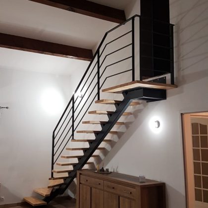 Rénovation d'un escalier à Toulouse L'escalier bois d'origine était très imposant en bois, et rappelait la génération de cette maison des années 80.