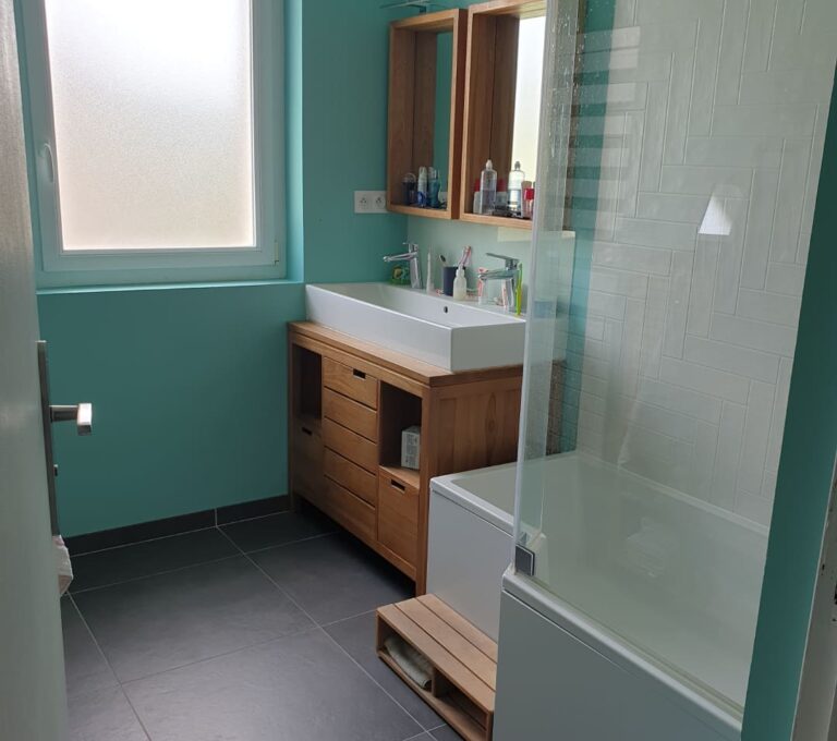 Vue après les travaux de rénovation de la salle de bain de la maison de nos clients située à Toulouse MInimes